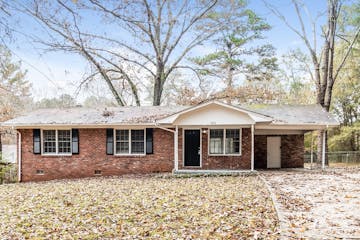 892 Oak Dr Riverdale, GA 30274